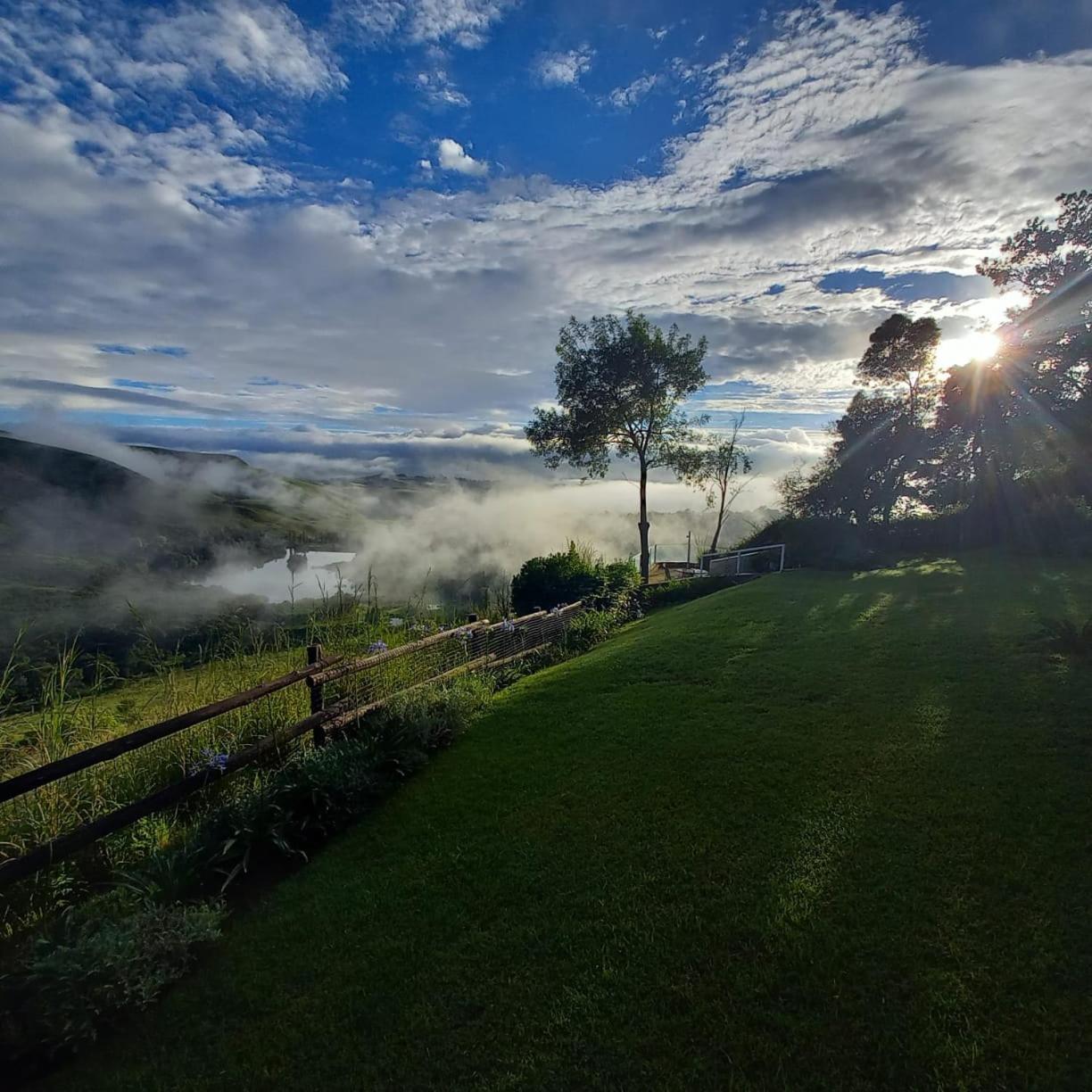 Bergview Misty Peaks Cloudlandsヴィラ エクステリア 写真